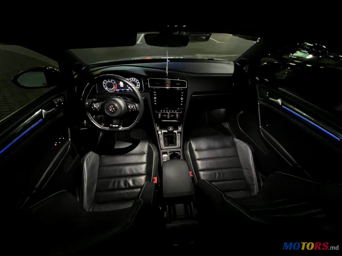 2019' Volkswagen Golf photo #5