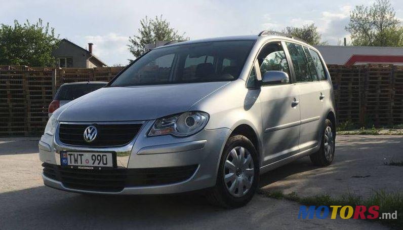 2007' Volkswagen Touran photo #2
