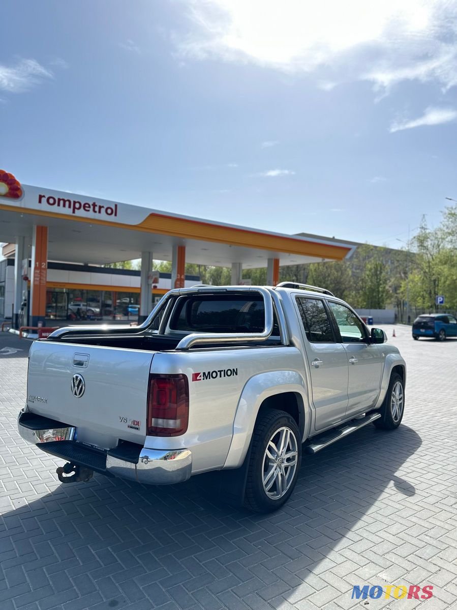 2016' Volkswagen Amarok photo #6