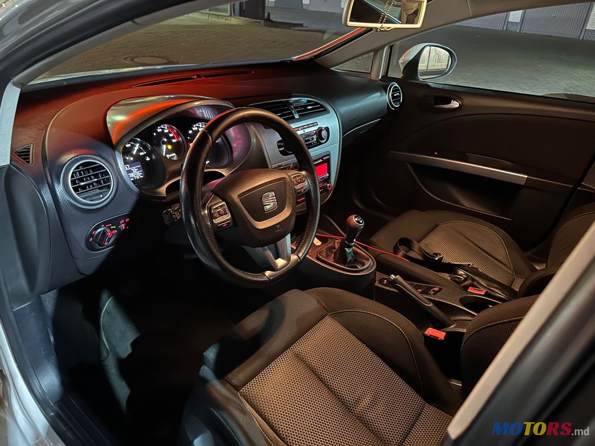 2011' SEAT Leon photo #5