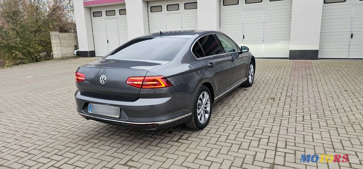 2016' Volkswagen Passat photo #4