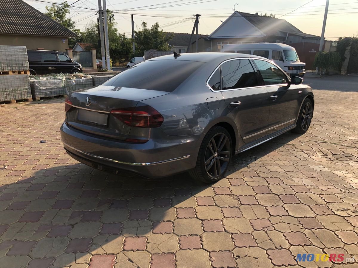 2016' Volkswagen Passat photo #6