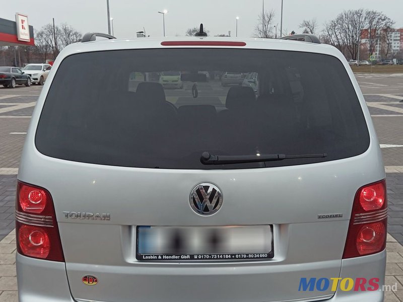 2009' Volkswagen Touran photo #6