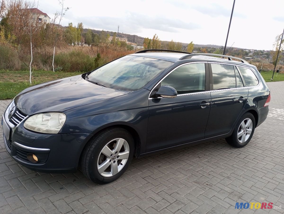 2008' Volkswagen Golf photo #3