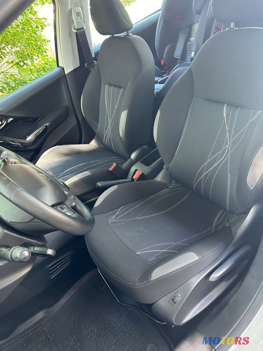 2015' Peugeot 208 photo #3