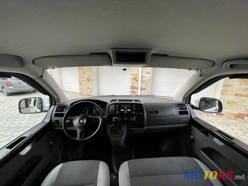 2015' Volkswagen Transporter photo #4