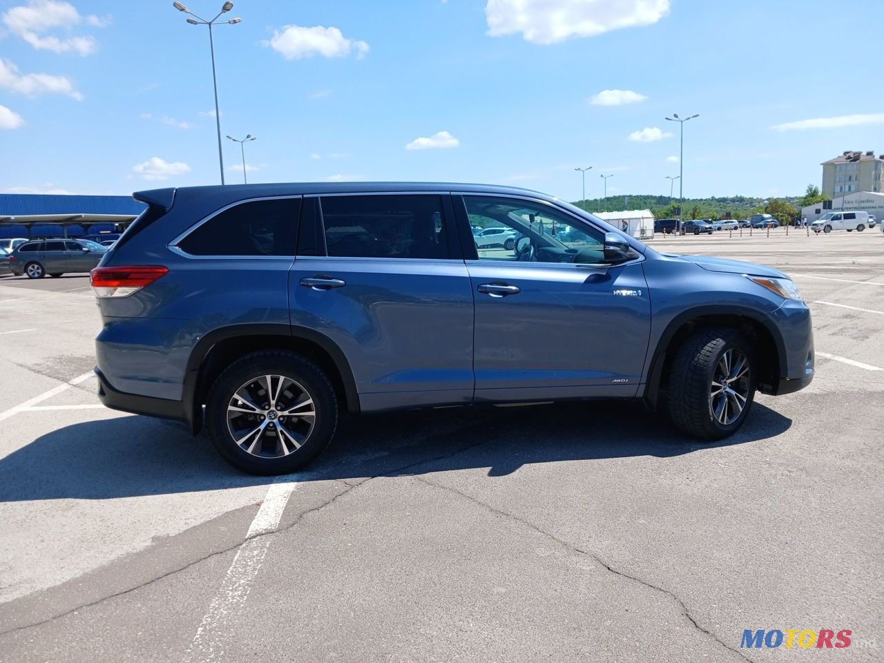 2017' Toyota Highlander photo #2