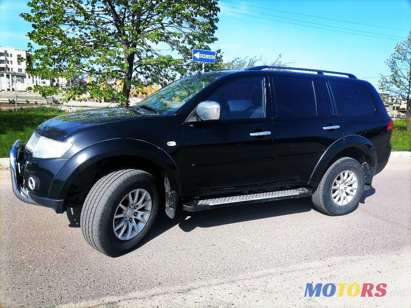 2013' Mitsubishi Pajero Sport photo #4