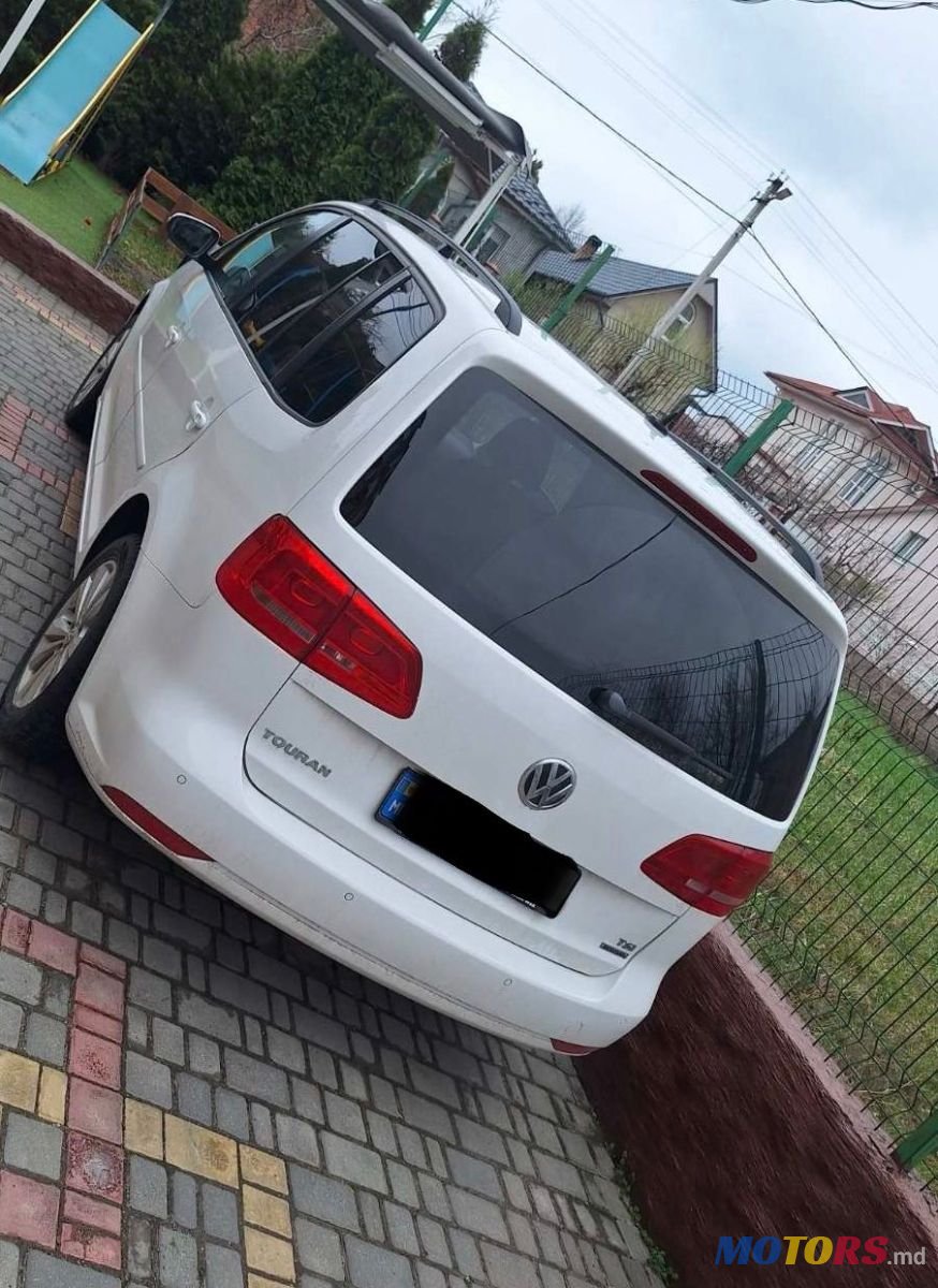 2012' Volkswagen Touran photo #2