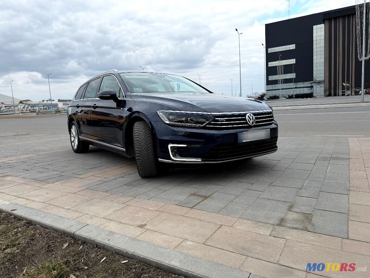 2015' Volkswagen Passat photo #5