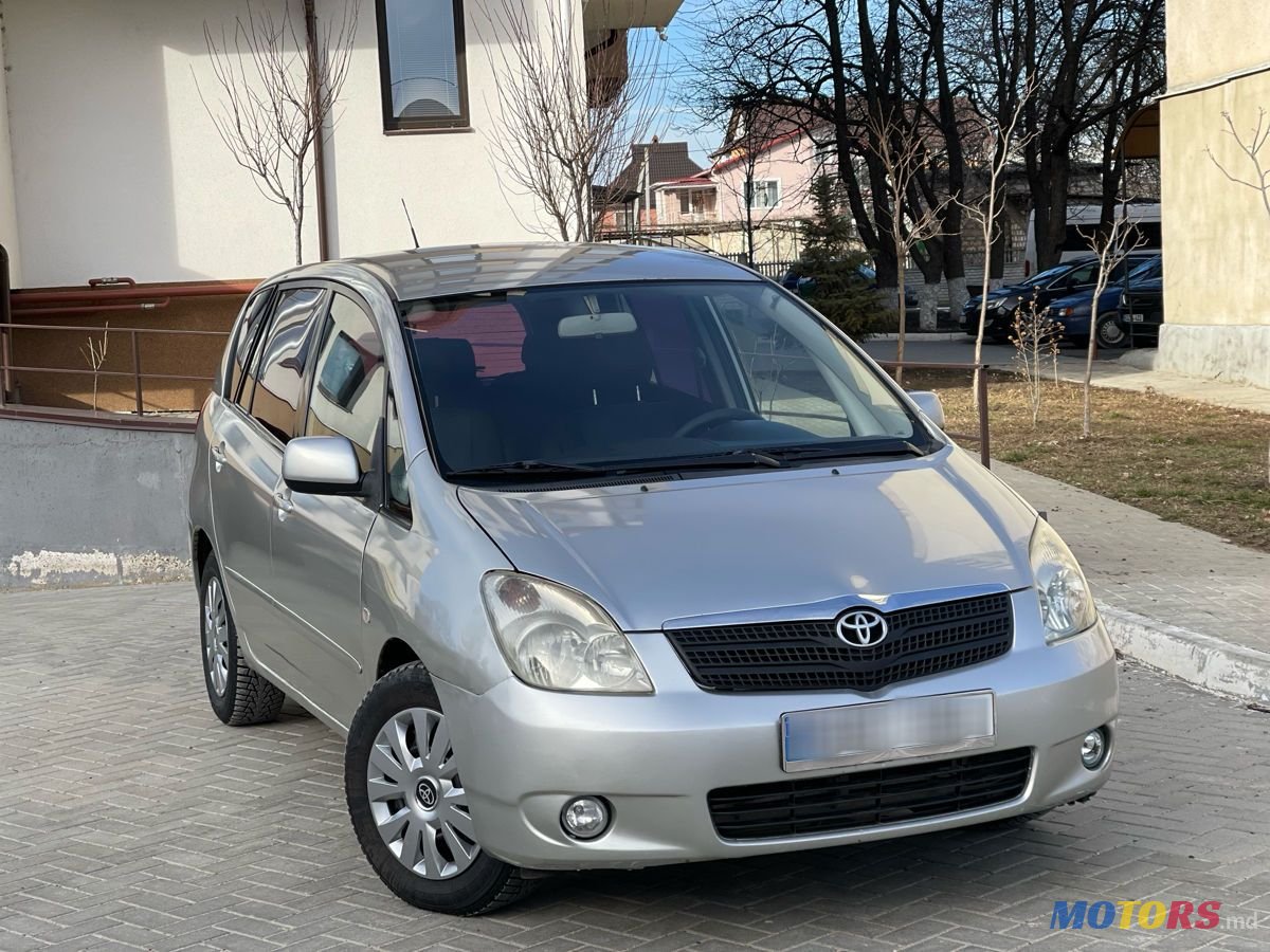 2004' Toyota Corolla Verso photo #2