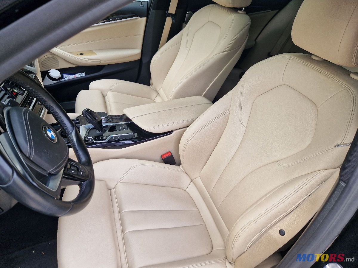 2019' BMW 5 Series photo #4