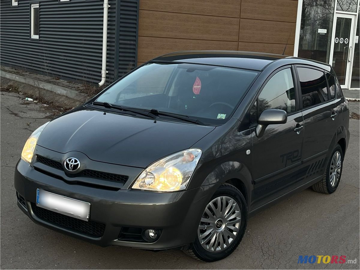 2004' Toyota Corolla Verso photo #2