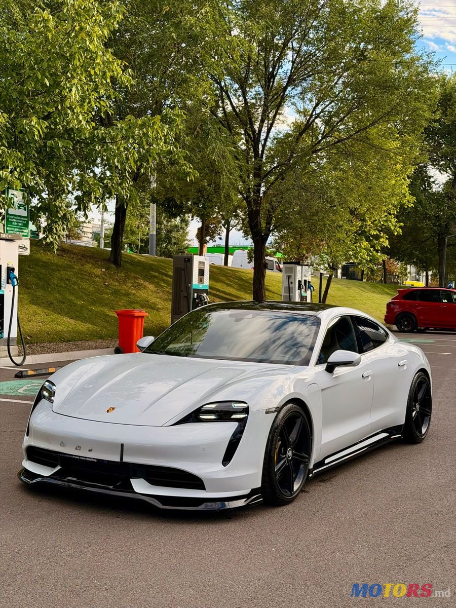 2020' Porsche Taycan photo #3