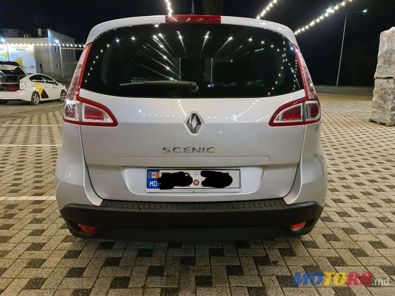 2010' Renault Scenic photo #6