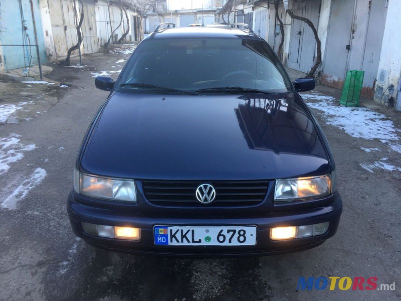 1995' Volkswagen Passat photo #2