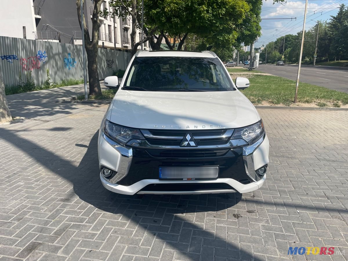 2018' Mitsubishi Outlander photo #6