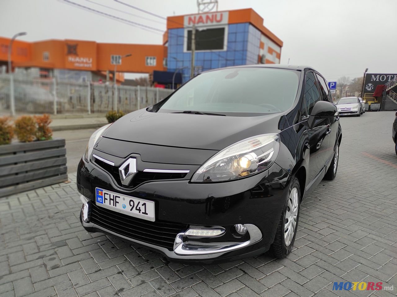 2013' Renault Scenic photo #1