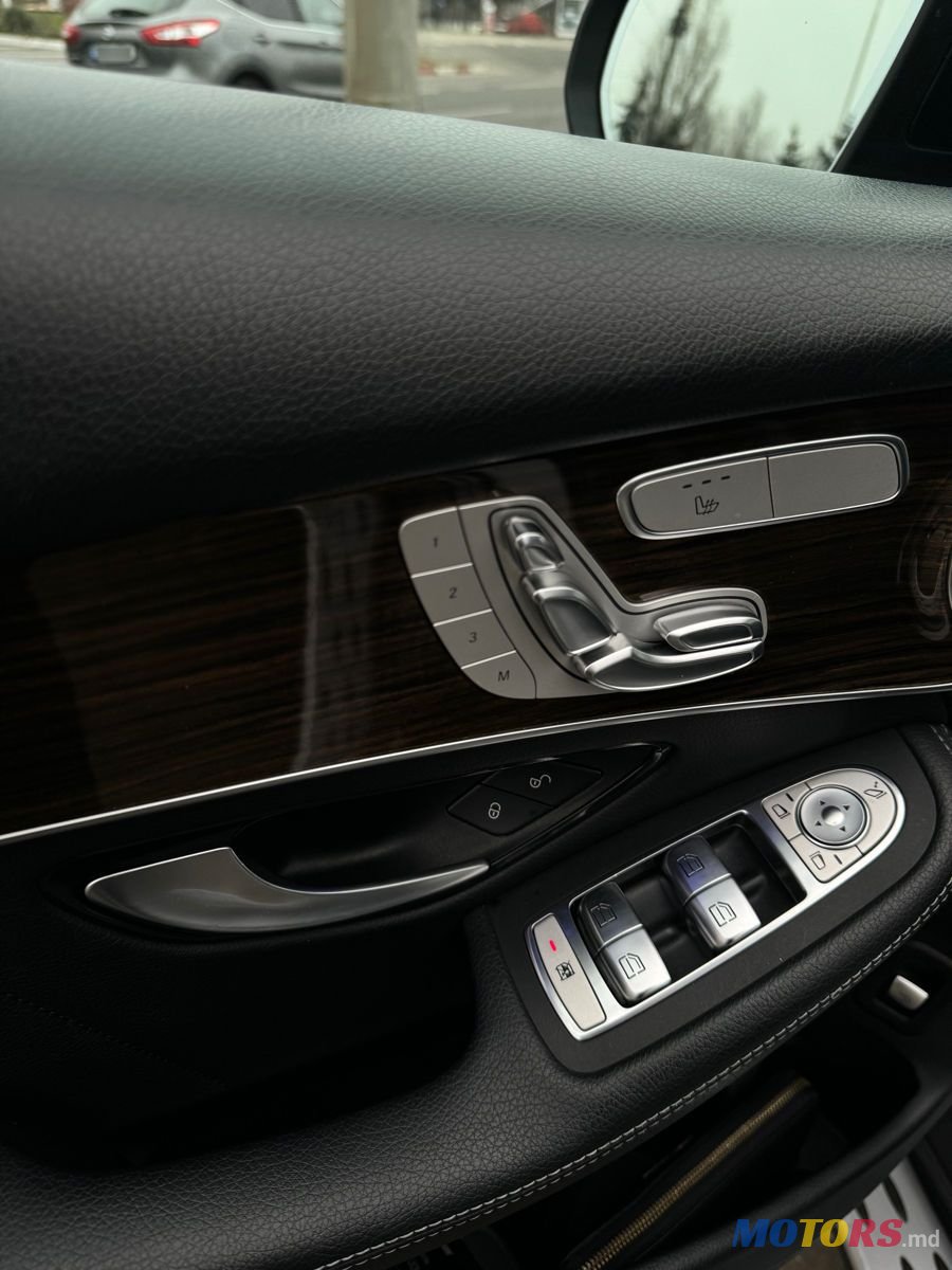 2020' Mercedes-Benz GLC photo #5