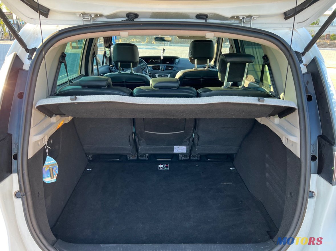 2015' Renault Scenic photo #2