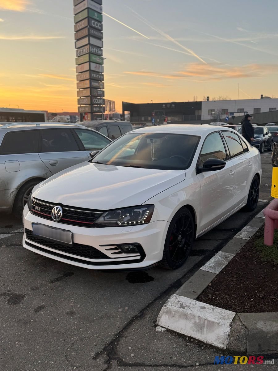 2013' Volkswagen Jetta photo #2