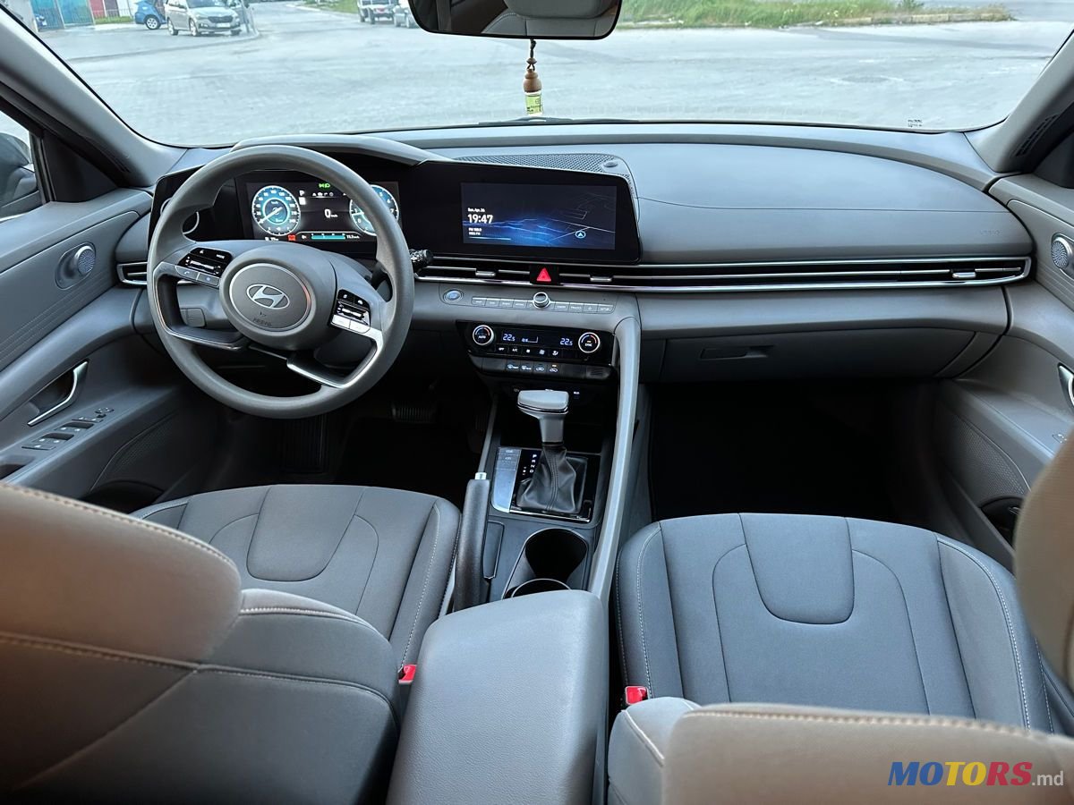2024' Hyundai Elantra photo #5