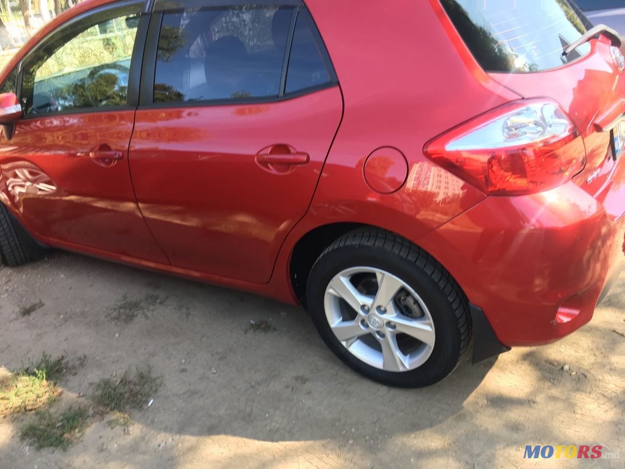 2011' Toyota Auris photo #3