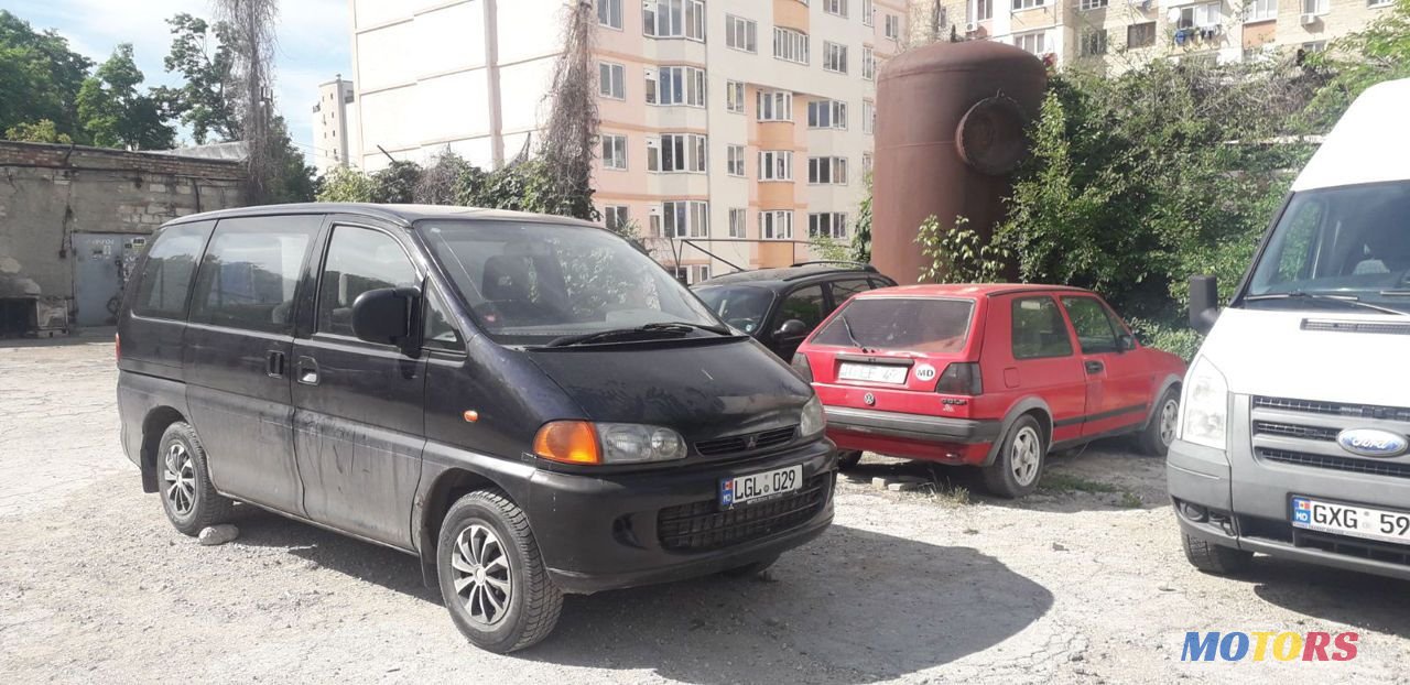 1995' Mitsubishi Space Gear photo #2