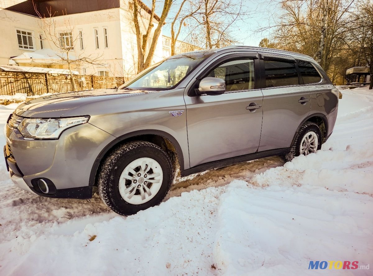 2014' Mitsubishi Outlander photo #1