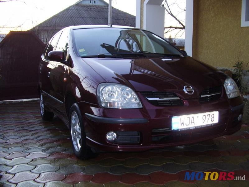 2004' Nissan Almera Tino photo #1