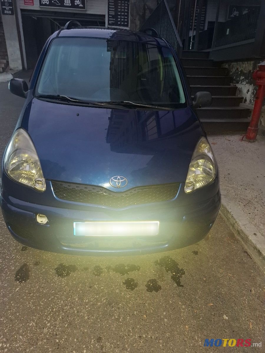 2003' Toyota Yaris Verso photo #3