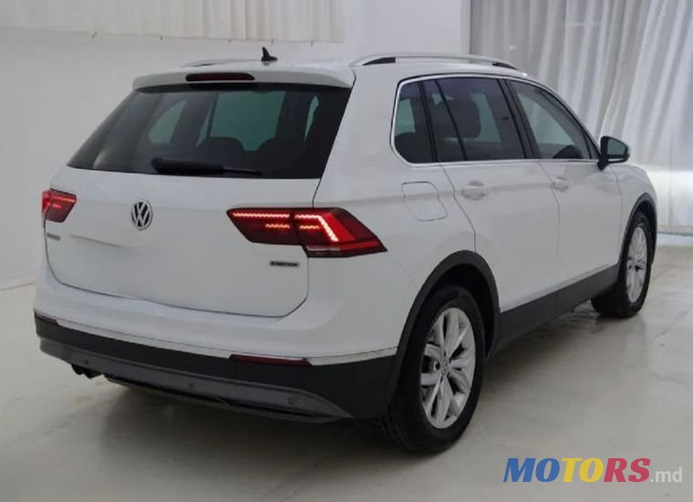 2018' Volkswagen Tiguan photo #1