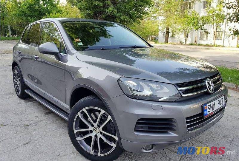 2010' Volkswagen Touareg photo #1
