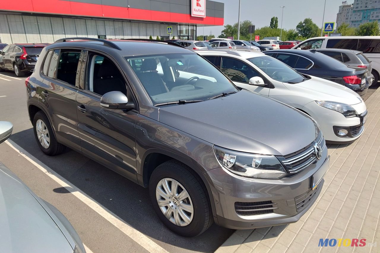 2012' Volkswagen Tiguan photo #4