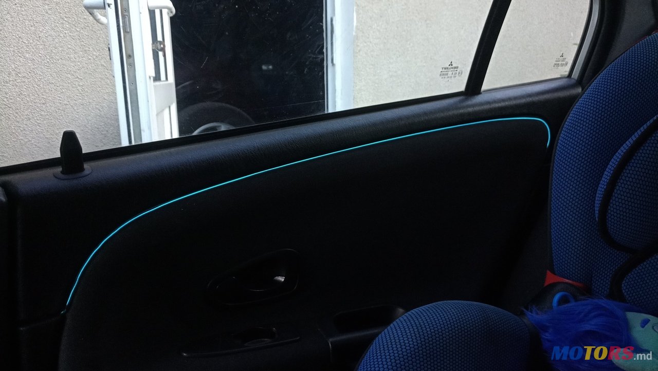 2003' Mitsubishi Carisma photo #5