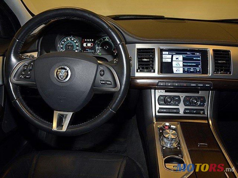 2013' Jaguar XF photo #2