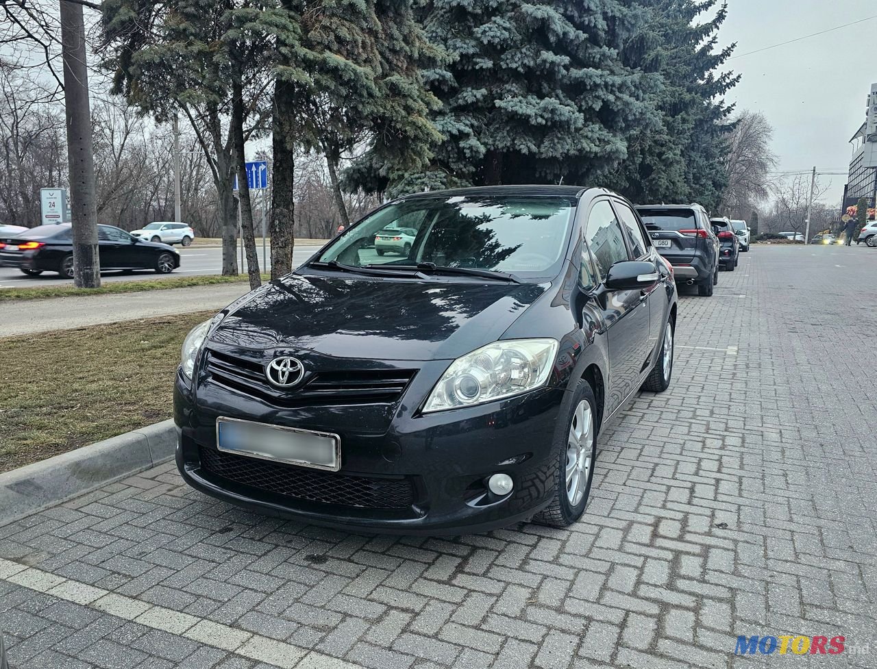 2011' Toyota Auris photo #2