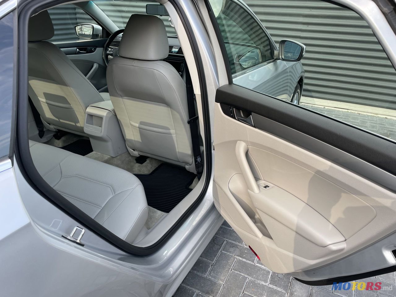 2015' Volkswagen Passat photo #5