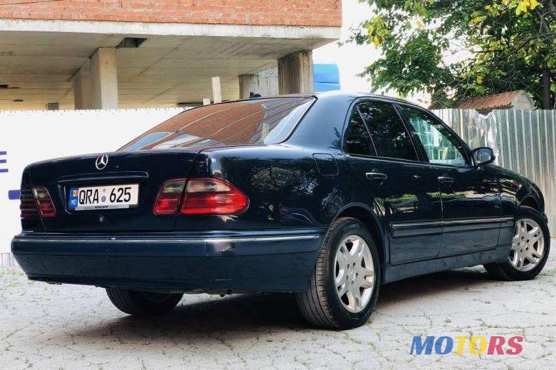 2000' Mercedes-Benz E photo #1