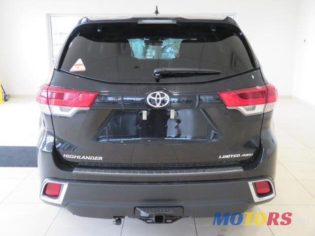 2018' Toyota Highlander UCE MOTORS photo #4