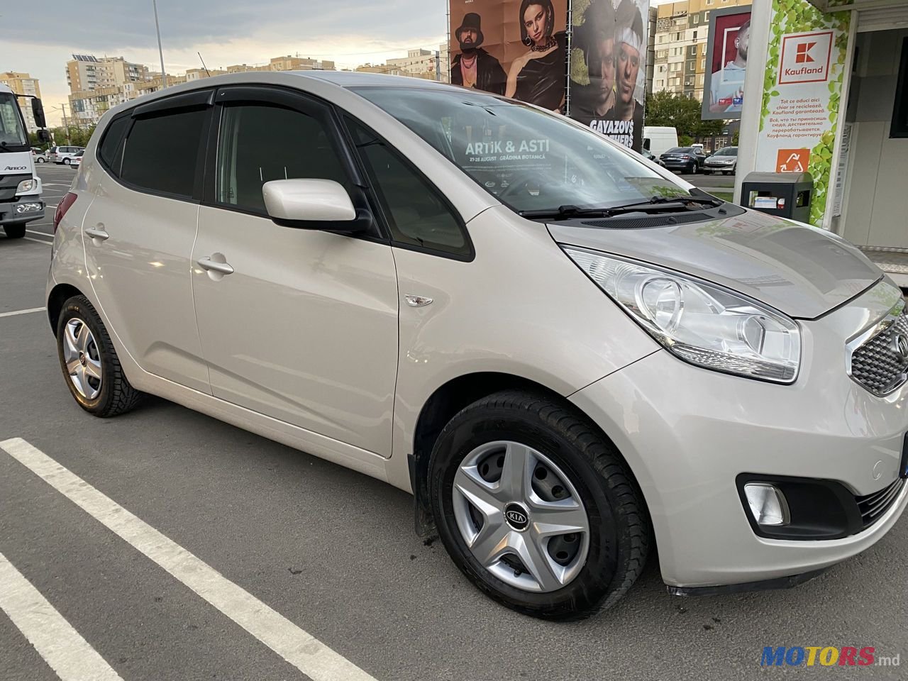 2011' Kia Venga photo #2