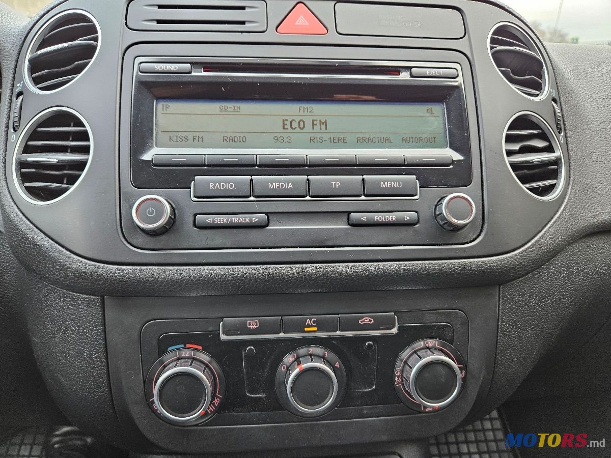 2011' Volkswagen Golf Plus photo #6