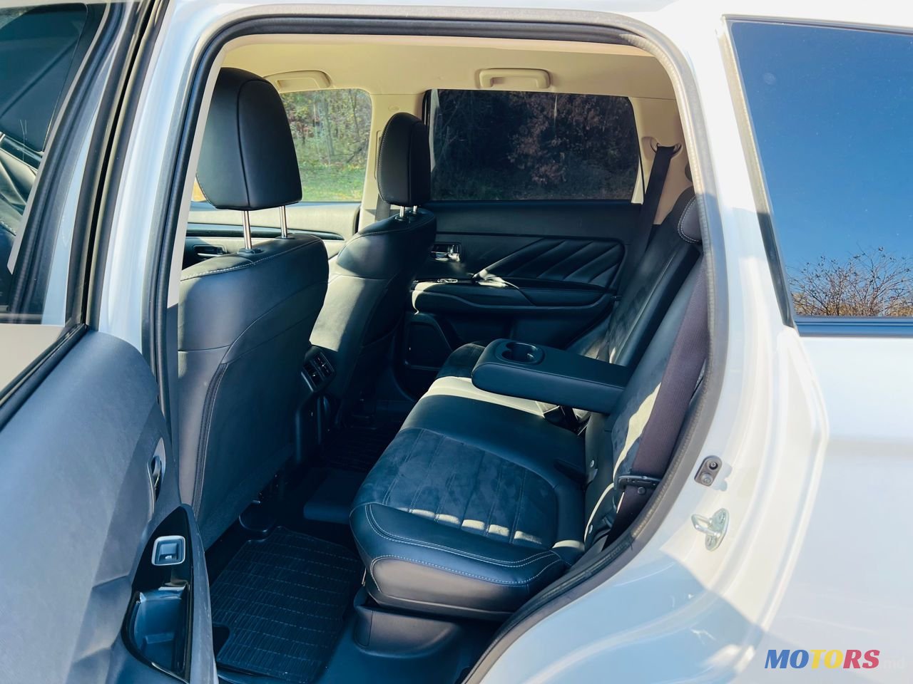 2019' Mitsubishi Outlander photo #6