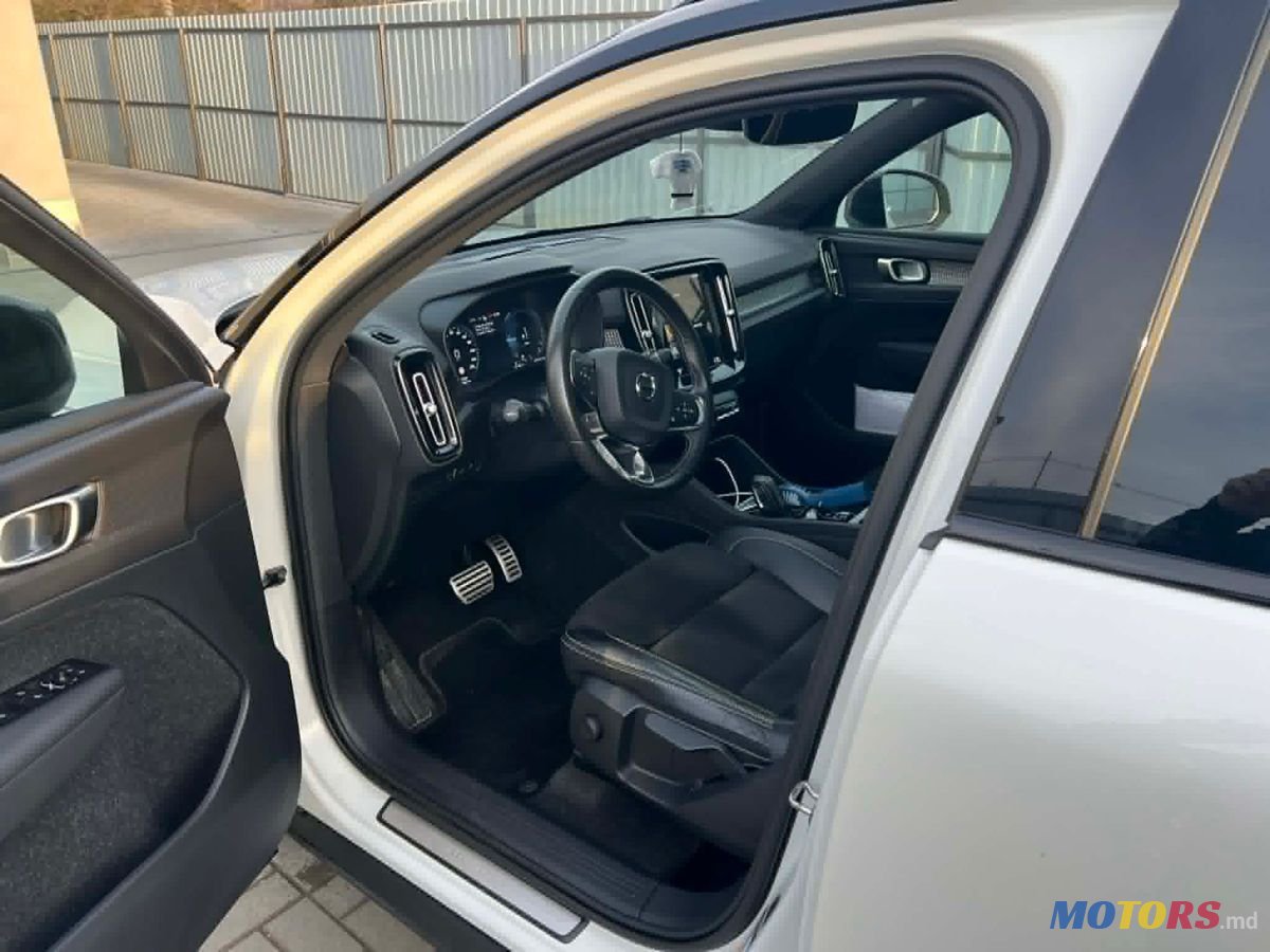 2021' Volvo XC40 photo #1