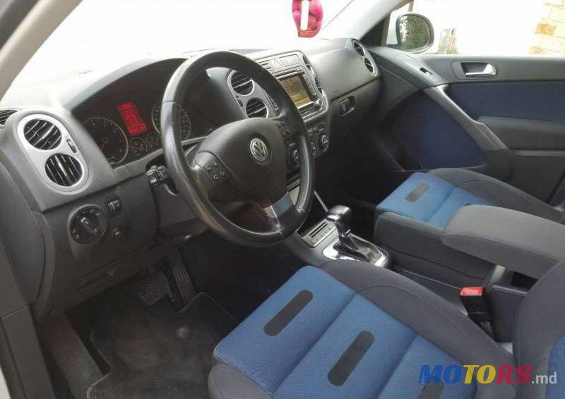 2009' Volkswagen Tiguan photo #2