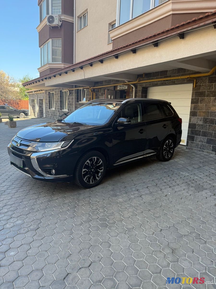 2015' Mitsubishi Outlander photo #1