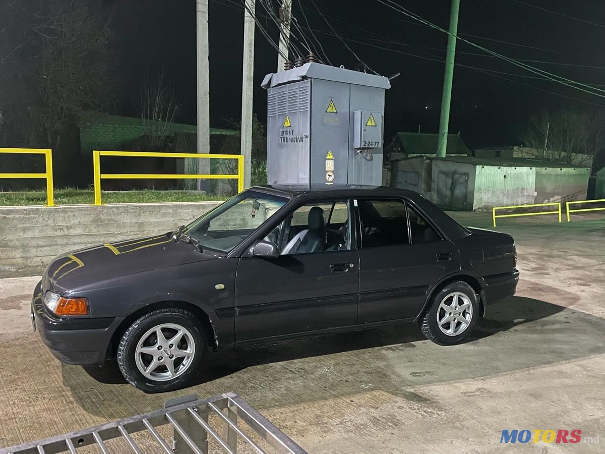 1992' Mazda 323 photo #2