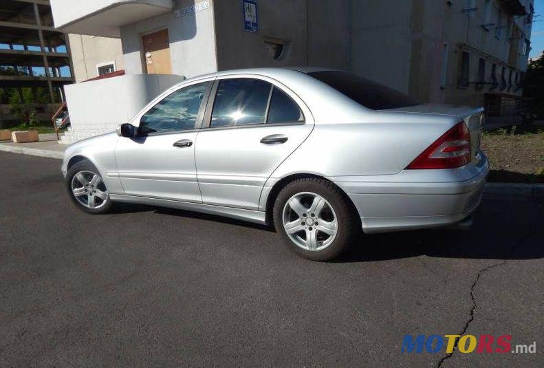 2006' Mercedes-Benz C photo #2