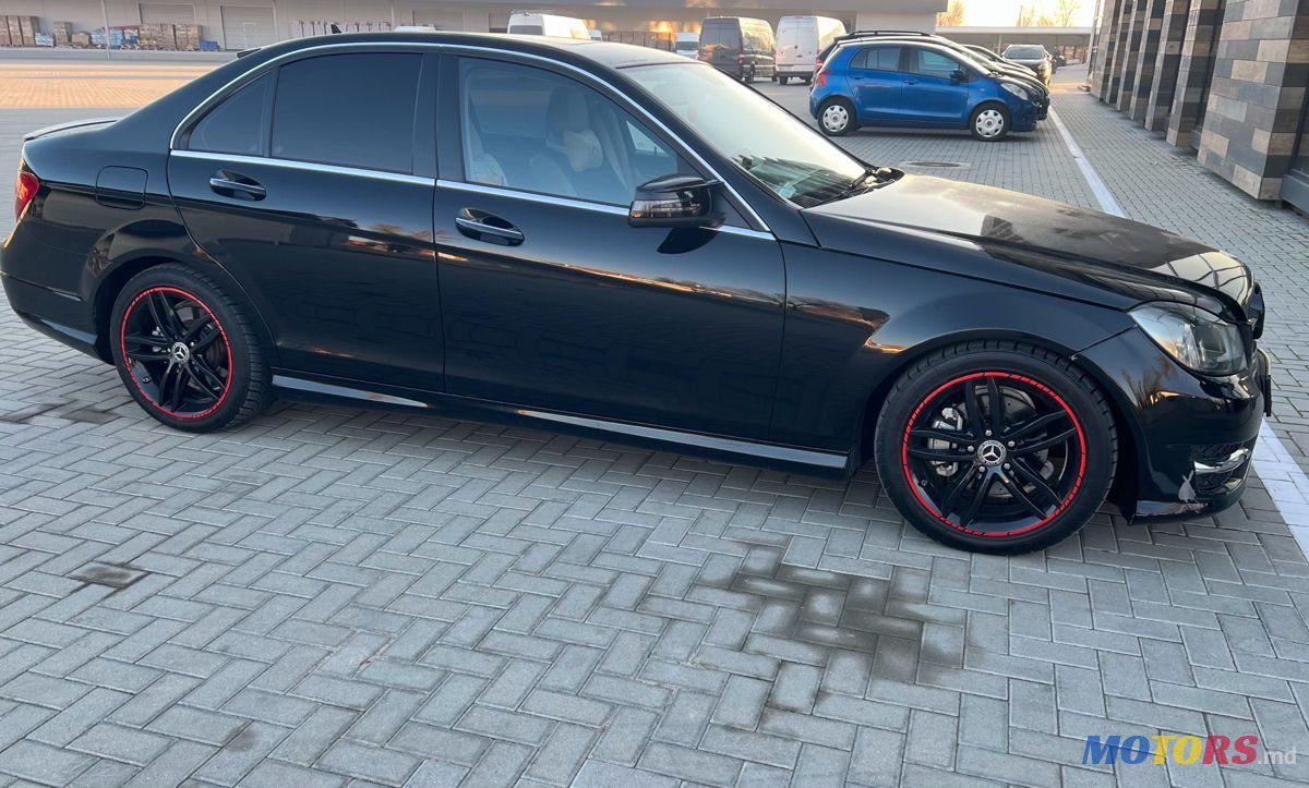 2011' Mercedes-Benz C-Class photo #3