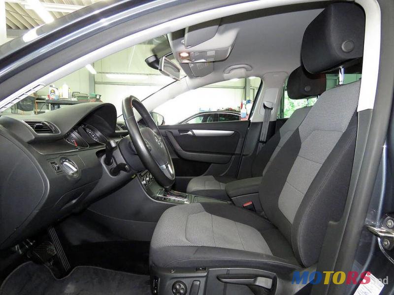 2013' Volkswagen Passat photo #7